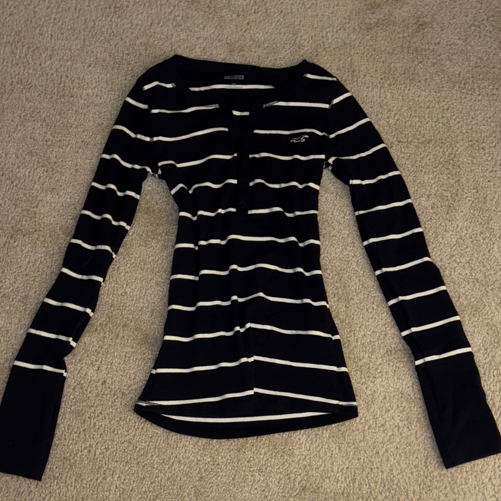 Hollister Women's Long Sleeve navy blue and White Striped Tee